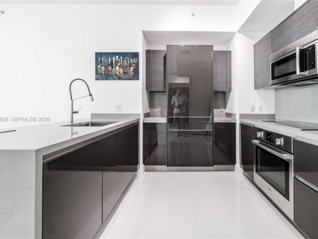 Apartment for rent  Unit #3904 - photo 7402403