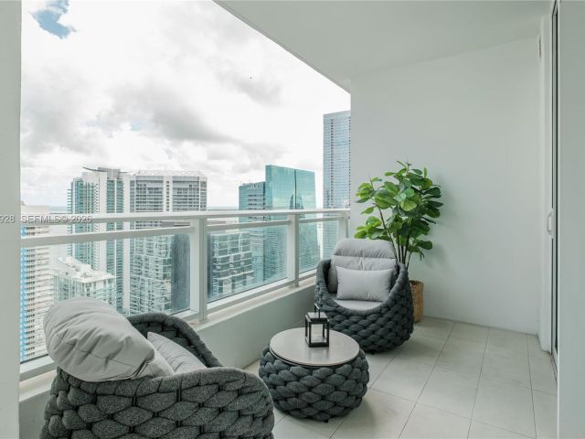 Apartment for rent  Unit #3904 - photo 7402406