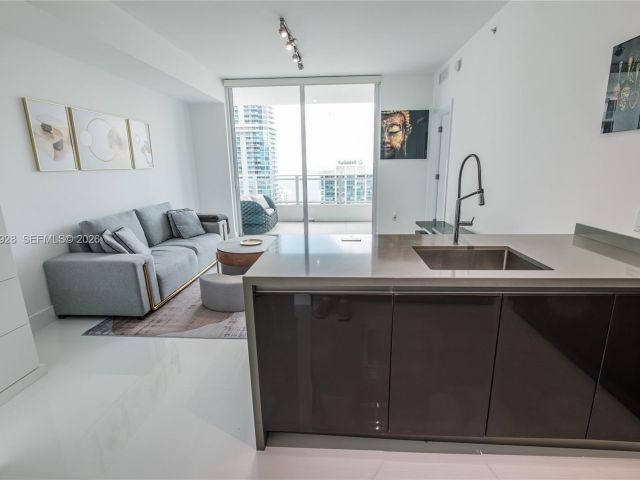 Apartment for rent  Unit #3904 - photo 7402417