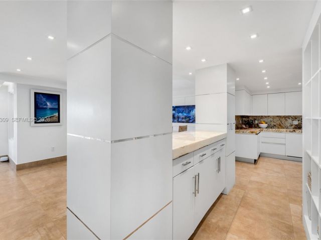 3-bedroom condo for sale in Miami - 2443 Fisher Island Dr 5403 - MondialRealty