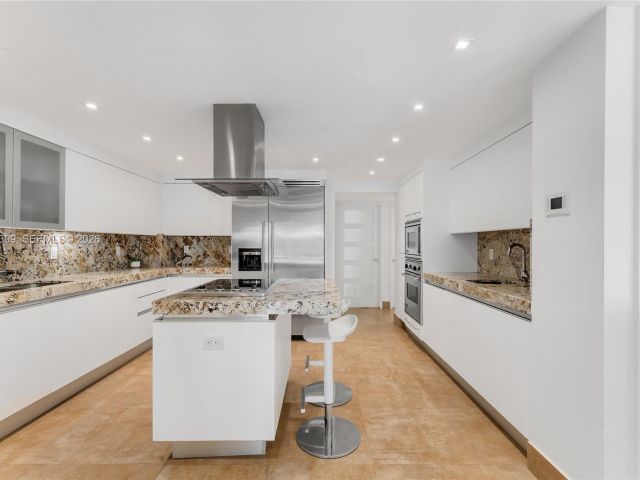 3-bedroom condo for sale in Miami - 2443 Fisher Island Dr 5403 - MondialRealty