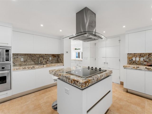 3-bedroom condo for sale in Miami - 2443 Fisher Island Dr 5403 - MondialRealty