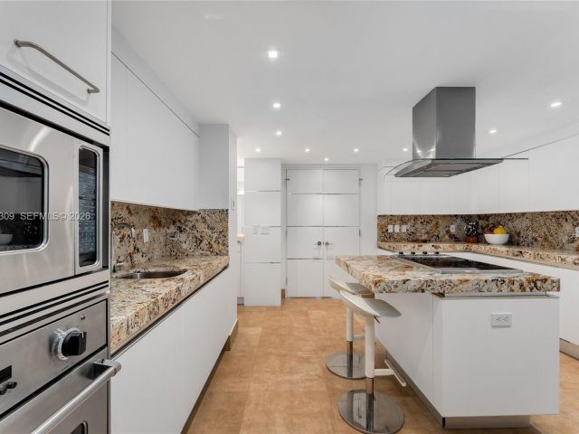 3-bedroom condo for sale in Miami - 2443 Fisher Island Dr 5403 - MondialRealty