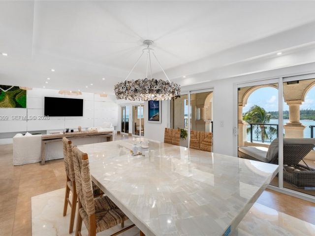 3-bedroom condo for sale in Miami - 2443 Fisher Island Dr 5403 - MondialRealty