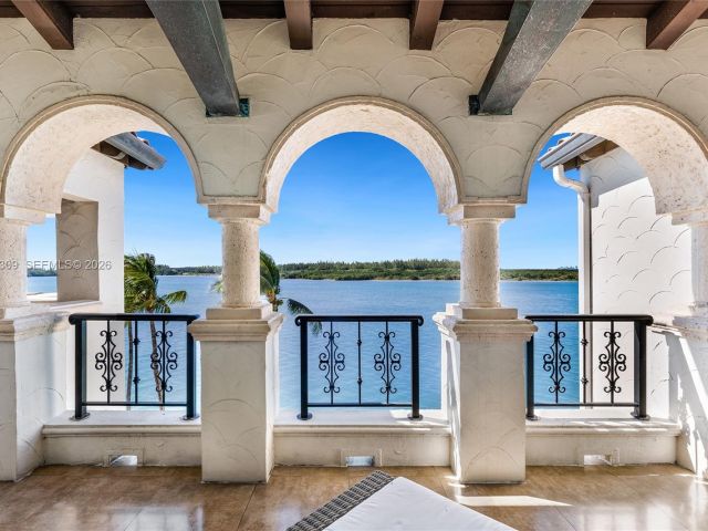 3-bedroom condo for sale in Miami - 2443 Fisher Island Dr 5403 - MondialRealty