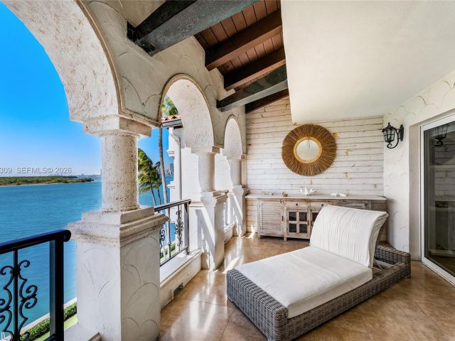 3-bedroom condo for sale in Miami - 2443 Fisher Island Dr 5403 - MondialRealty