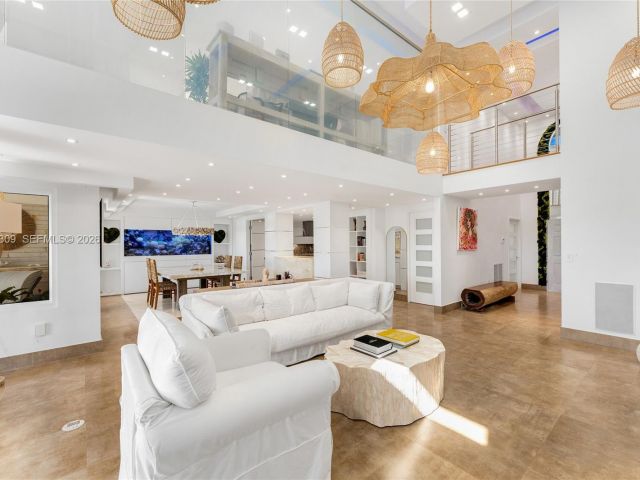 3-bedroom condo for sale in Miami - 2443 Fisher Island Dr 5403 - MondialRealty