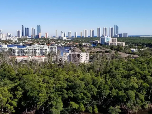 2-bedroom condo for sale in Miami - 16385 Biscayne Blvd 1516 - MondialRealty