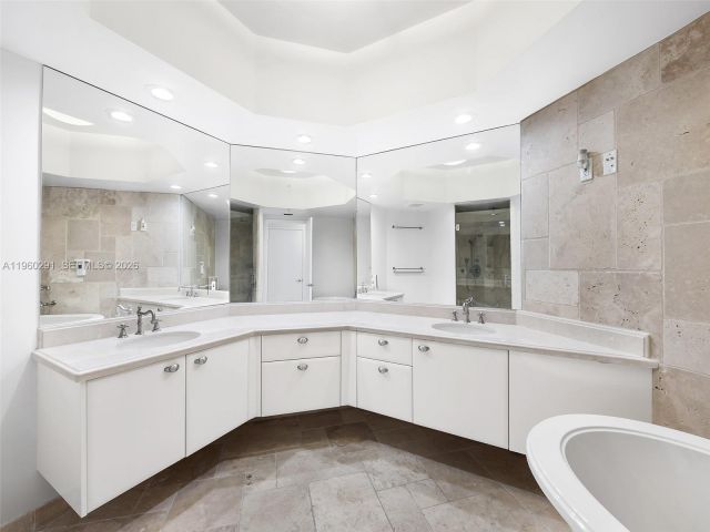 Apartment for sale  Unit #1502 - photo 7353534