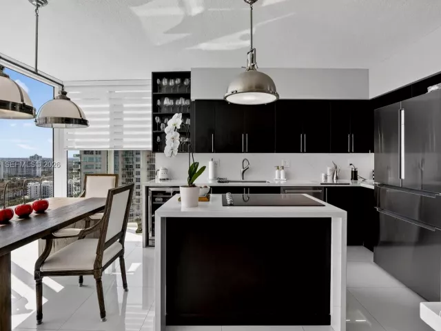 3-bedroom condo for sale in Aventura - 3370 Hidden Bay Dr 2715 - MondialRealty