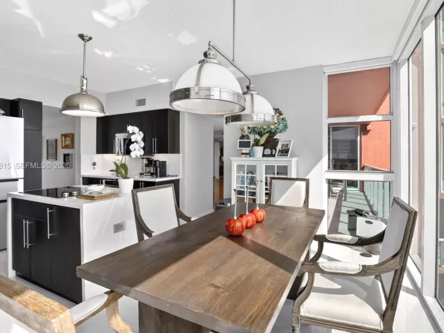 3-bedroom condo for sale in Aventura - 3370 Hidden Bay Dr 2715 - MondialRealty