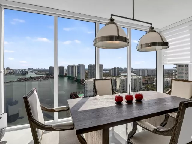 3-bedroom condo for sale in Aventura - 3370 Hidden Bay Dr 2715 - MondialRealty