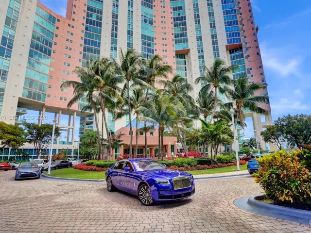 3-bedroom condo for sale in Aventura - 3370 Hidden Bay Dr 2715 - MondialRealty