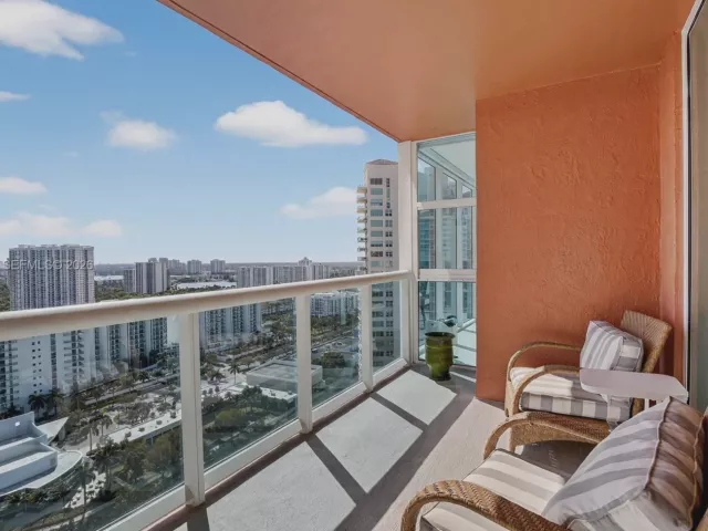 3-bedroom condo for sale in Aventura - 3370 Hidden Bay Dr 2715 - MondialRealty