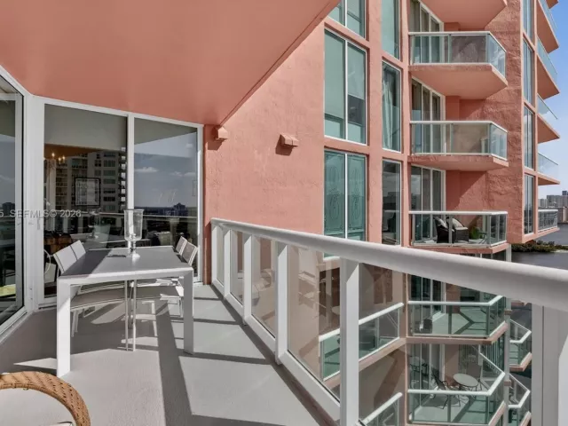 3-bedroom condo for sale in Aventura - 3370 Hidden Bay Dr 2715 - MondialRealty