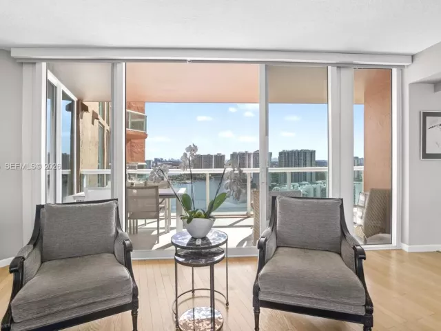 3-bedroom condo for sale in Aventura - 3370 Hidden Bay Dr 2715 - MondialRealty