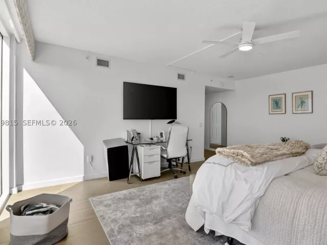 3-bedroom condo for sale in Aventura - 3370 Hidden Bay Dr 2715 - MondialRealty