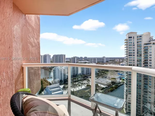 3-bedroom condo for sale in Aventura - 3370 Hidden Bay Dr 2715 - MondialRealty