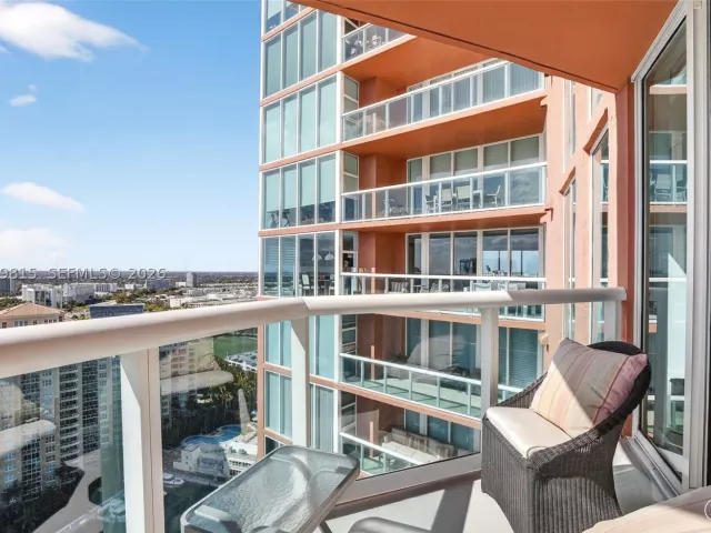 3-bedroom condo for sale in Aventura - 3370 Hidden Bay Dr 2715 - MondialRealty