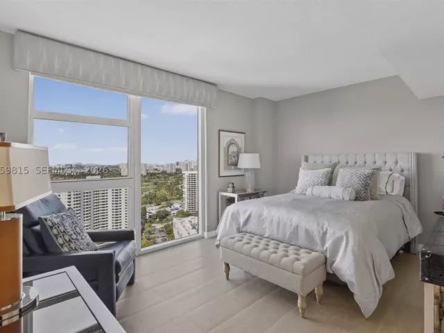 3-bedroom condo for sale in Aventura - 3370 Hidden Bay Dr 2715 - MondialRealty
