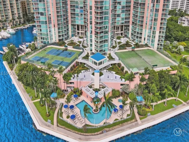 3-bedroom condo for sale in Aventura - 3370 Hidden Bay Dr 2715 - MondialRealty