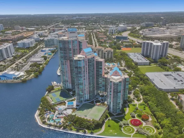 3-bedroom condo for sale in Aventura - 3370 Hidden Bay Dr 2715 - MondialRealty