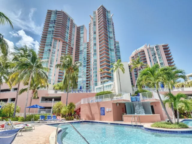 3-bedroom condo for sale in Aventura - 3370 Hidden Bay Dr 2715 - MondialRealty