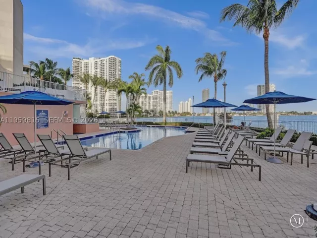 3-bedroom condo for sale in Aventura - 3370 Hidden Bay Dr 2715 - MondialRealty
