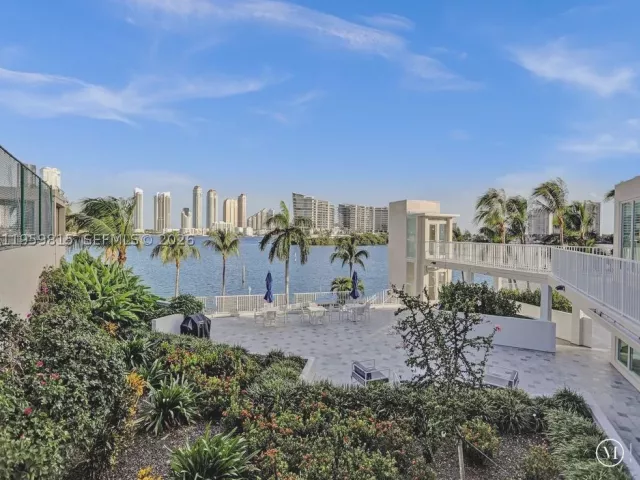 3-bedroom condo for sale in Aventura - 3370 Hidden Bay Dr 2715 - MondialRealty