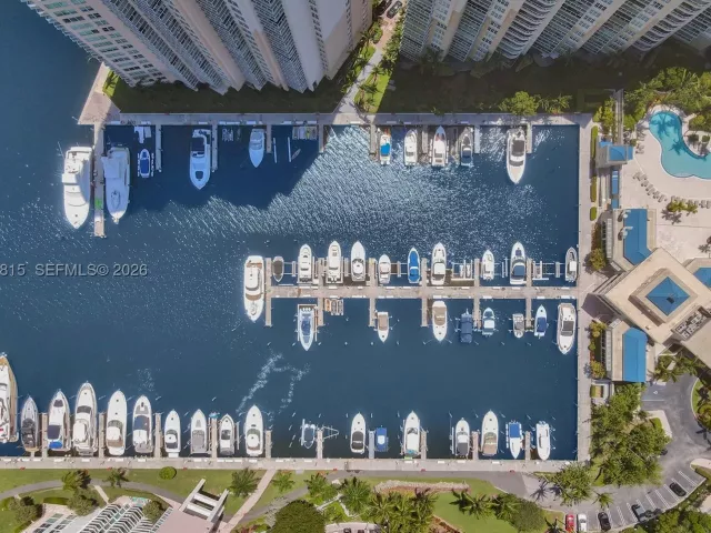 3-bedroom condo for sale in Aventura - 3370 Hidden Bay Dr 2715 - MondialRealty