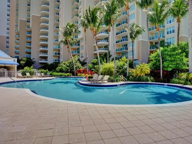 3-bedroom condo for sale in Aventura - 3370 Hidden Bay Dr 2715 - MondialRealty