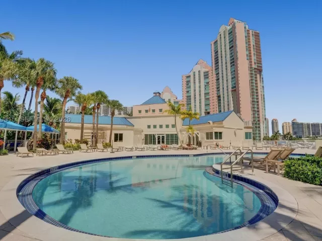 3-bedroom condo for sale in Aventura - 3370 Hidden Bay Dr 2715 - MondialRealty