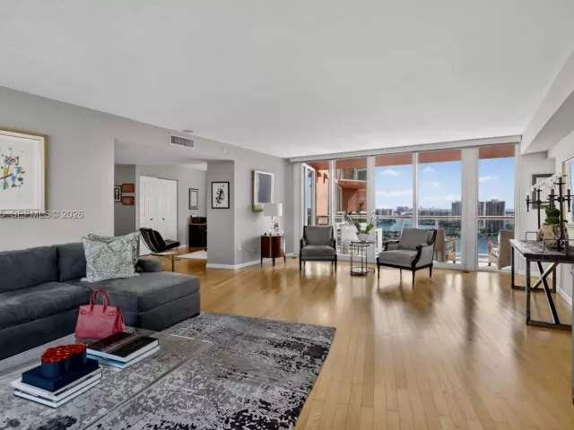 3-bedroom condo for sale in Aventura - 3370 Hidden Bay Dr 2715 - MondialRealty