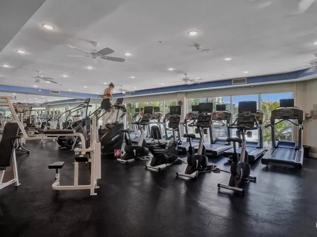 3-bedroom condo for sale in Aventura - 3370 Hidden Bay Dr 2715 - MondialRealty