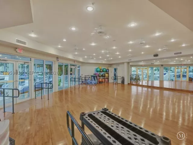 3-bedroom condo for sale in Aventura - 3370 Hidden Bay Dr 2715 - MondialRealty