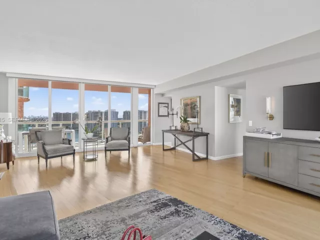 3-bedroom condo for sale in Aventura - 3370 Hidden Bay Dr 2715 - MondialRealty