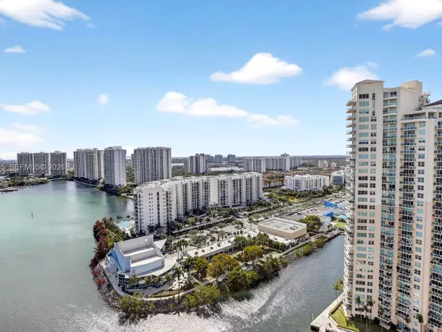3-bedroom condo for sale in Aventura - 3370 Hidden Bay Dr 2715 - MondialRealty