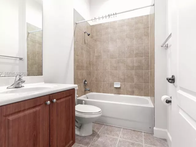 3-bedroom home for sale in Pembroke Pines - 839 SW 147th Ter 5 - MondialRealty