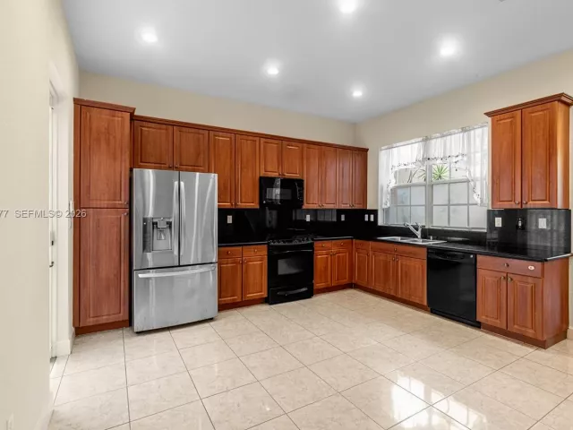 3-bedroom home for sale in Pembroke Pines - 839 SW 147th Ter 5 - MondialRealty
