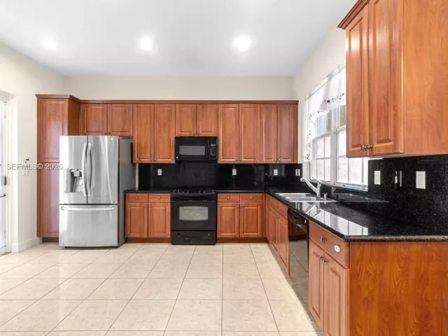 3-bedroom home for sale in Pembroke Pines - 839 SW 147th Ter 5 - MondialRealty
