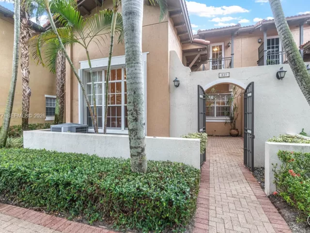 3-bedroom home for sale in Pembroke Pines - 839 SW 147th Ter 5 - MondialRealty