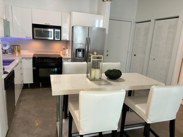 1-bedroom condo for rent in Miami - 234 NE 3 ST 2009 - MondialRealty