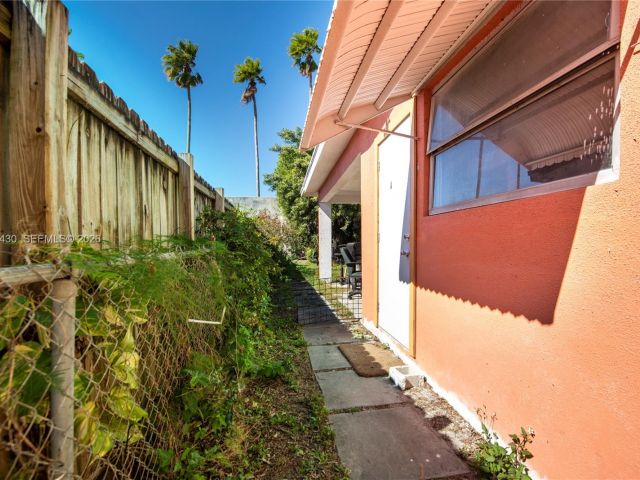 Home for sale at 600 SW 11th Ave - photo 7365366