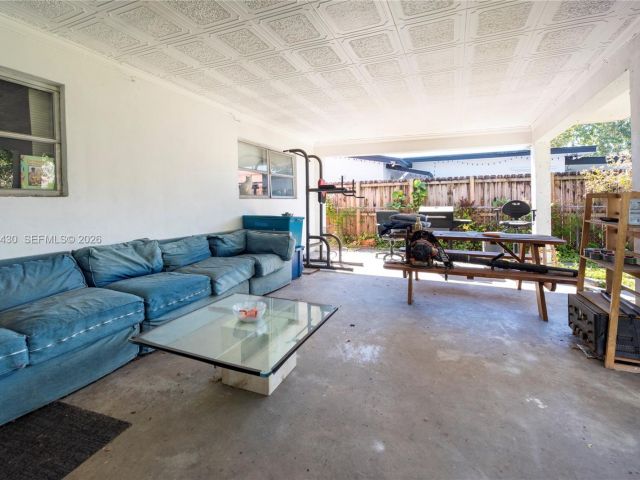 Home for sale at 600 SW 11th Ave - photo 7365371