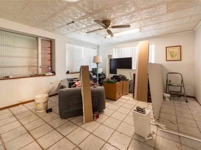 Home for sale at 600 SW 11th Ave - photo 7365372