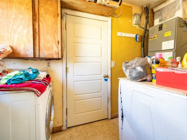 Home for sale at 600 SW 11th Ave - photo 7365374