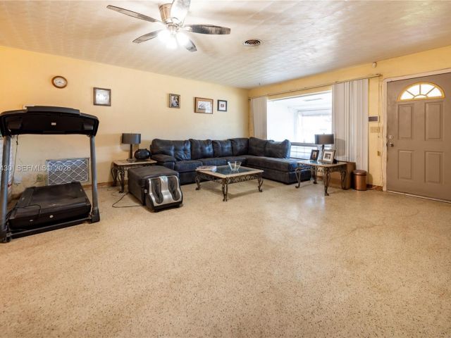 Home for sale at 600 SW 11th Ave - photo 7365381