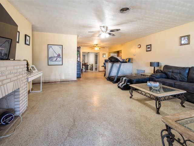 Home for sale at 600 SW 11th Ave - photo 7365382