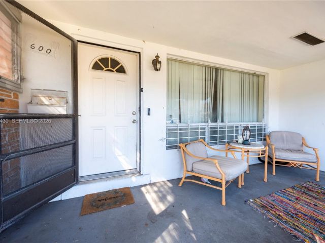 Home for sale at 600 SW 11th Ave - photo 7365383