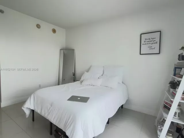 3-bedroom condo for sale in Miami - 185 SW 7th St 2711 - MondialRealty